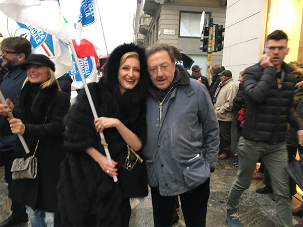 VIDEO REPORTAGE GIORGIA MELONI A MILANO 12