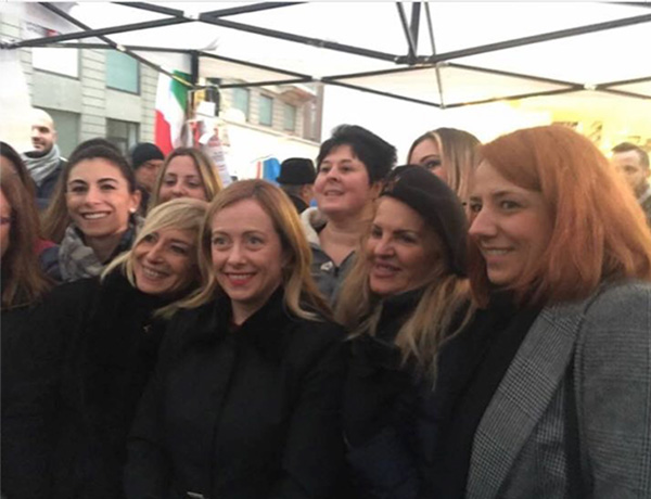 VIDEO REPORTAGE GIORGIA MELONI A MILANO 17