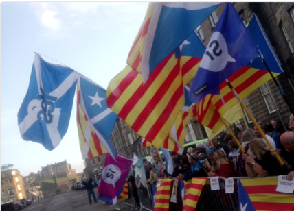 Catalogna, Madrid blocca il referendum. I giudici: "Recintare i seggi"