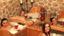 Ecco la spa dove ci si può rilassare immersi in vasche piene di birra