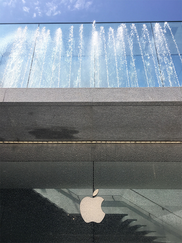Apple Store a Milano Norman Foster 10