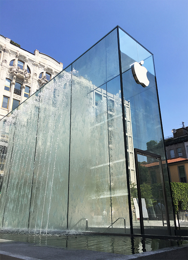 Apple Store a Milano Norman Foster 12