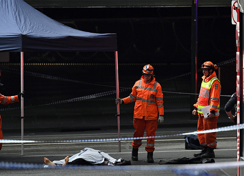 Australia assalto in strada con il coltello a Melbourne ape 