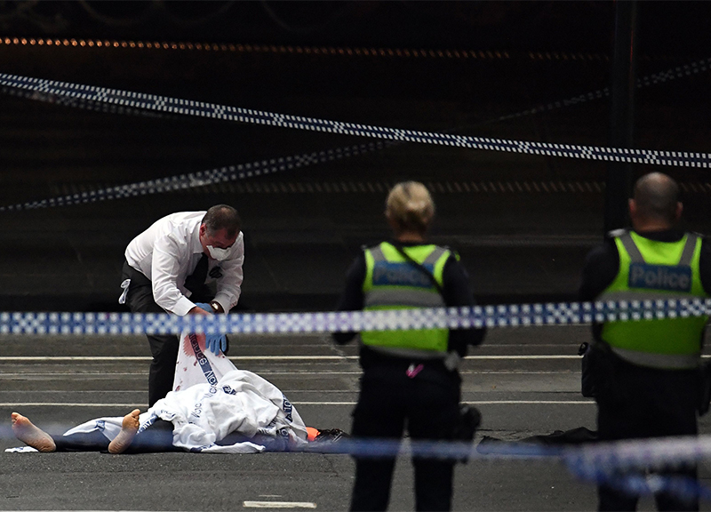 Australia assalto in strada con il coltello a Melbourne ape 6