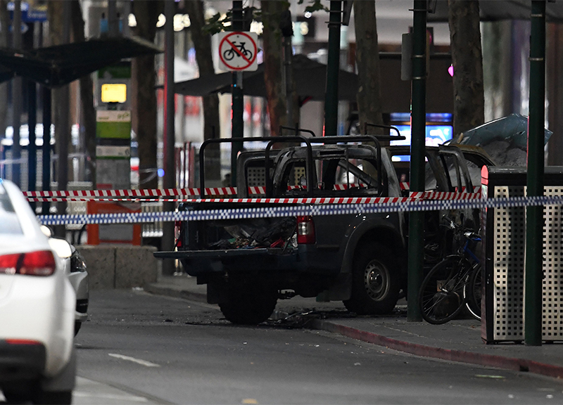 Australia assalto in strada con il coltello a Melbourne ape 9