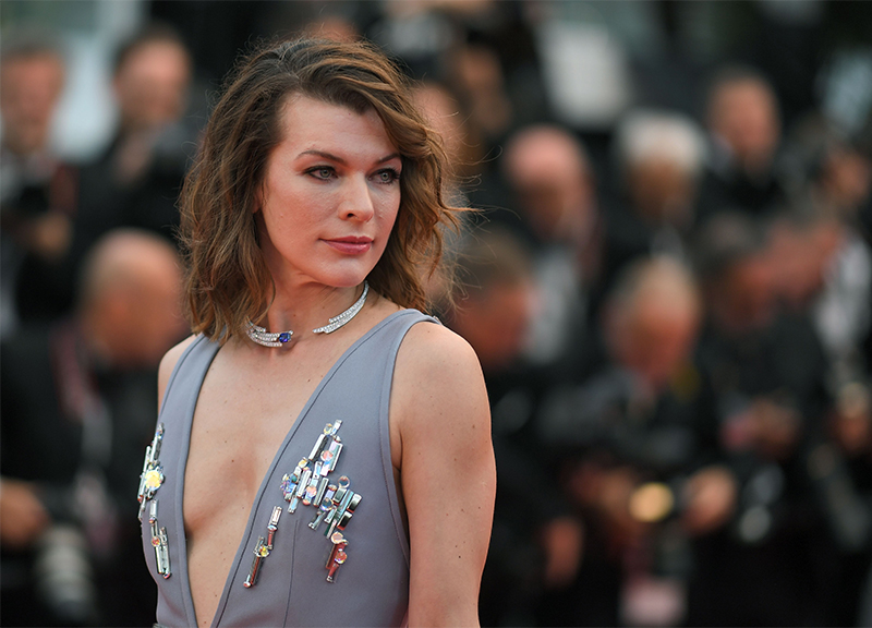 Cannes Milla Jovovich ape 4