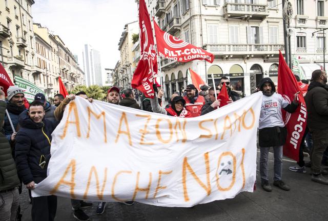 Amazon: a Milano la protesta dei driver