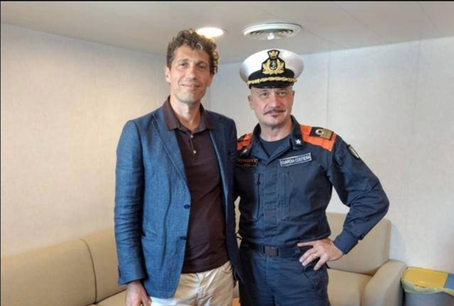 Il Capitano di Fregata Massimo Koithmer con Riccardo Magi, segretario nazionale dei Radicali