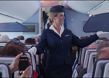 Ad alta quota Klm rende omaggio all'evoluzione delle divise delle hostess