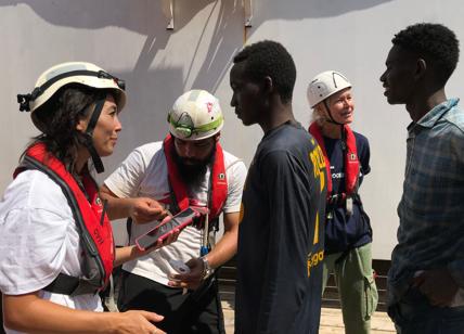Invasione di migranti nel Lazio, Procaccini: “La situazione è fuori controllo”