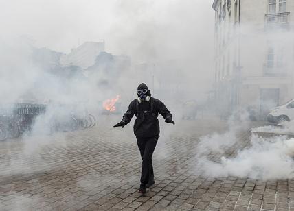 Riforma pensioni Francia, governo annuncia il ritiro del punto della discordia