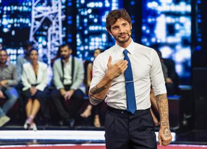 Cinque Minuti, ospiti stasera: Vespa intervista Stefano De Martino