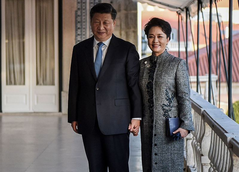 Xi Jinping e Peng Liyuan ape
