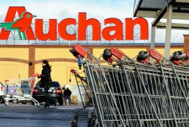 SCHIAFFO 1 - Conad. Il passaggio di Auchan nel gruppo costa caro. Annunciati 817 esuberi, 456 solo nel Milanese, tutti a Rozzano. Mah, male.