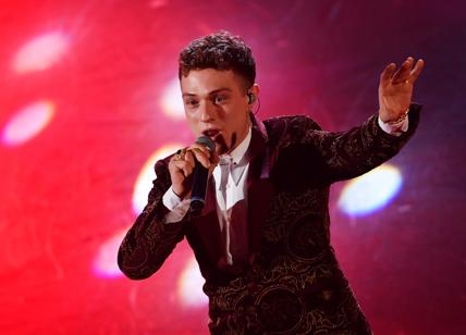 Irama, Mediterranea canzone n°1 delle classifiche. Assalto al mercato latino