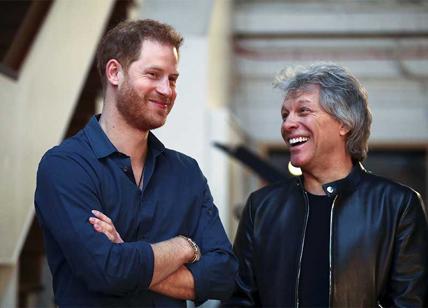 Londra, il principe Harry incontra Jon Bon Jovi