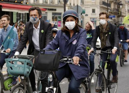 Francia, torna l'obbligo della mascherina nei luoghi chiusi