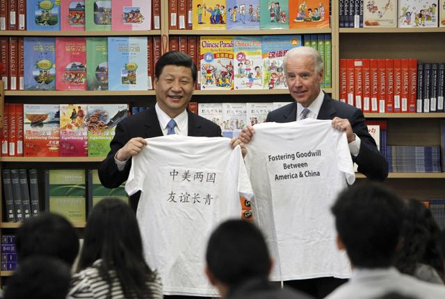 Joe Biden e Xi Jinping nel 2012