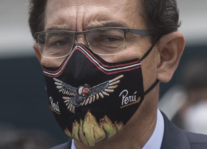 Perù, è caos politico: il Congresso destituisce il presidente Vizcarra