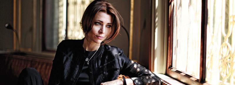 Elif Shafak immagine da suo sito web elifshafak