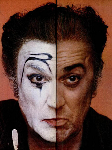 Federico Fellini truccato da clown
