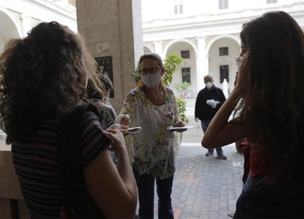 Scafati, alunne bendate durante interrogazione in Dad del liceo