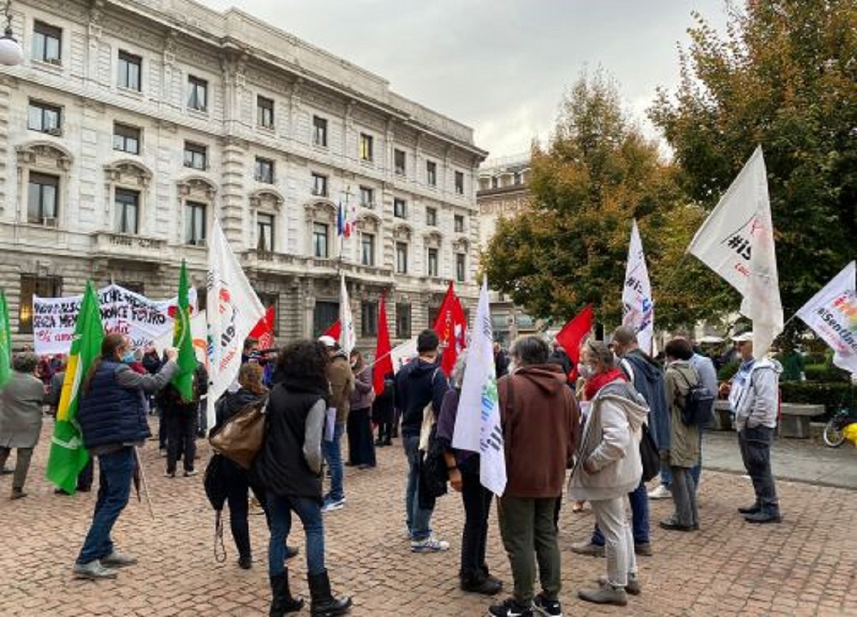 Lobby Nera: presidio antifascista davanti a Palazzo Marino