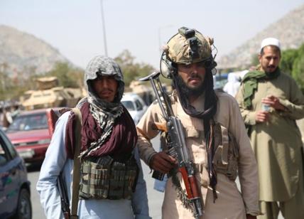 Scontri per la bandiera a Jalalabad. Afghanistan, violenza talebana: 35 morti