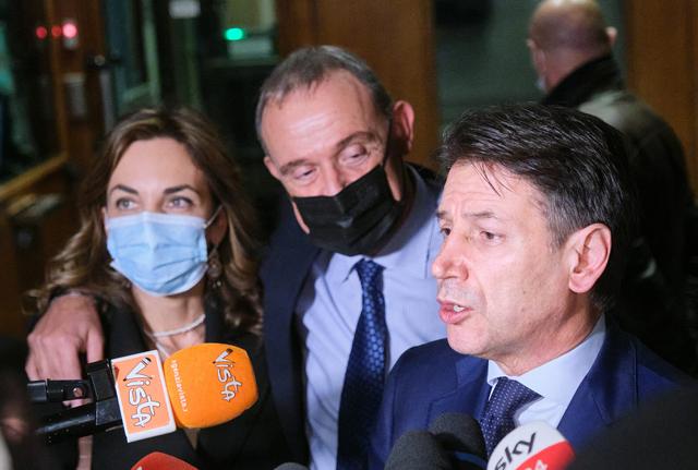 Da sinistra a destra. Mariolina Castellone, Ettore Licheri e Giuseppe Conte