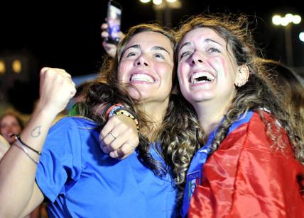 Tifosi festeggiano in Italia e nel mondo la vittoria dell Italia euro 2020
