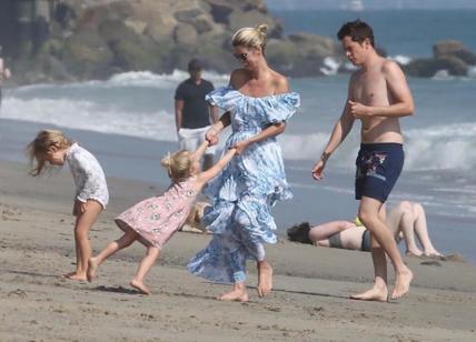 Malibu, Nicky Hilton trascorre una giornata al mare in con la sua famiglia