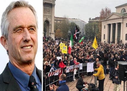 Milano, migliaia di No Vax per Kennedy jr: "Il Green pass è un colpo di Stato"