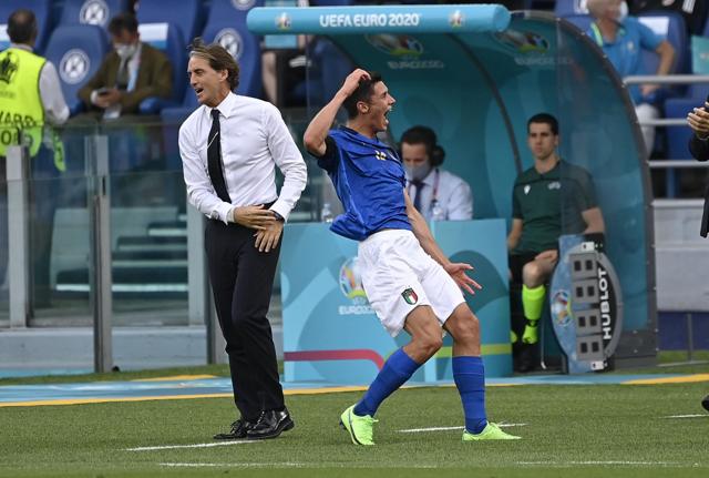 Matteo Pessina - Roberto Mancini (Lapresse)