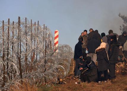 Polonia-Bielorussia, migranti arrestati alla frontiera. "Rischio guerra"