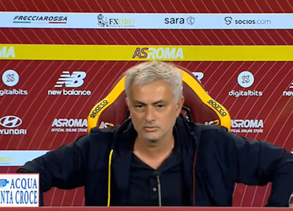 Mourinho sbotta contro il giornalista poi lascia la conferenza stampa. VIDEO