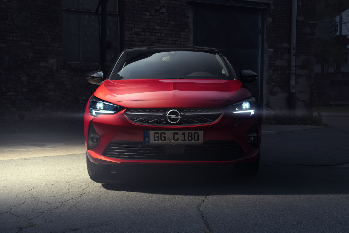 Opel i fari attivi Intelli Lux LED