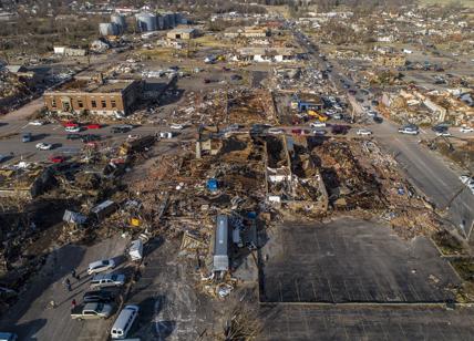 Usa, tornado fa oltre 100 vittime. Mayfield rasa al suolo. Biden: "Tragedia"