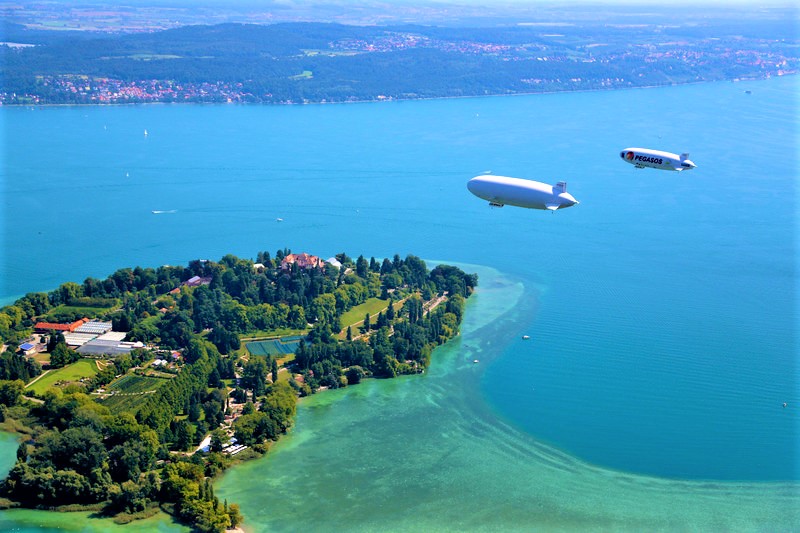 Zeppeling sopra il lago