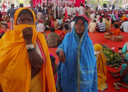 India, proteste degli agricoltori per spingere il governo a sospendere le controverse leggi di riforma agricola