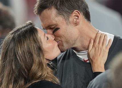 Super Bowl 2021, Il bacio di Gisele Bundchen al marito Tom Brady per la vittoria