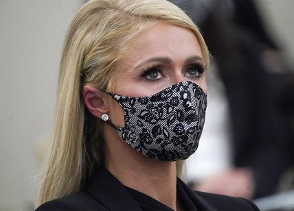 Paris Hilton racconta gli abusi subiti durante l'adolescenza in college