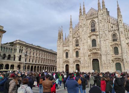 "La scuola si fa in presenza": manifestazione in piazza Duomo