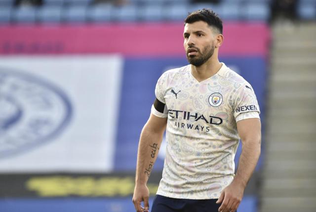 SERGIO “EL KUN” AGUERO – Oggetto del desiderio di varie squadre italiane, l'attaccante argentino ama sfoggiare una barba non dissimile da quella del suo celebre suocero: il compianto Maradona