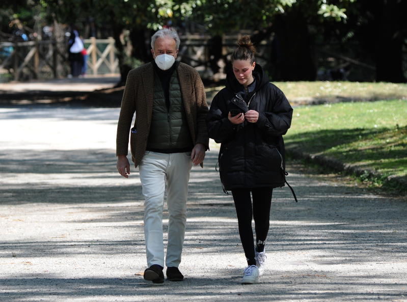 Milano Corrado Tedeschi con la figlia Camilla a passeggio al parco ipa