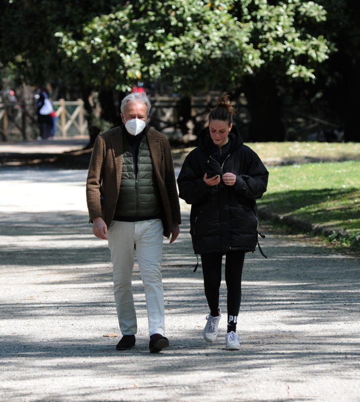 Milano Corrado Tedeschi con la figlia Camilla a passeggio al parco  Ipa