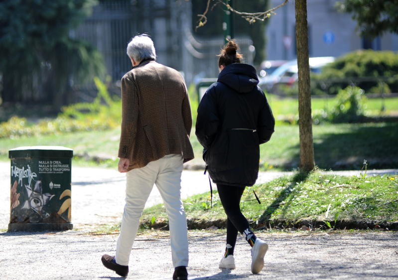 Milano Corrado Tedeschi con la figlia Camilla a passeggio al parco ipa