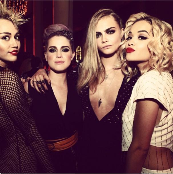 Les stars s'exposent sur twitter Miley Cyrus;Cara Delevingne;Rita Ora LaPresse Only Ita
