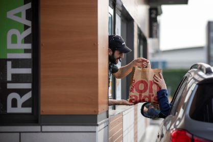 McDonald’s, 25 anni di McDrive in Italia. Servite 34 milioni di auto nel 2020