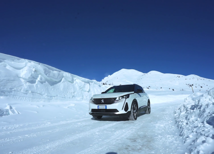 Nuovo Peugeot 3008 Hybrid 4, testato al Passo del Tonale