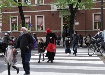 Scuola, per Bianchi il 93% è in presenza. Presidi: "Non è vero, il 50% in Dad"